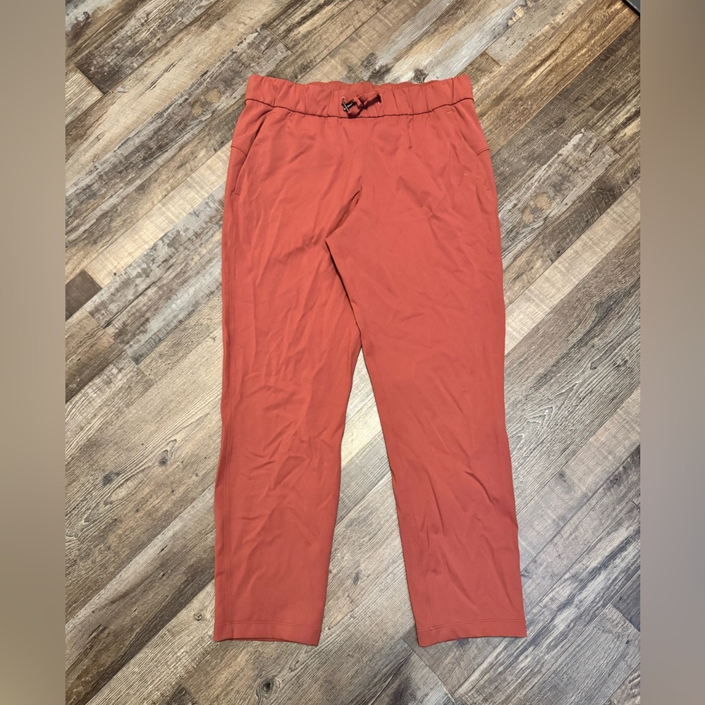 Lululemon size 8 trousers